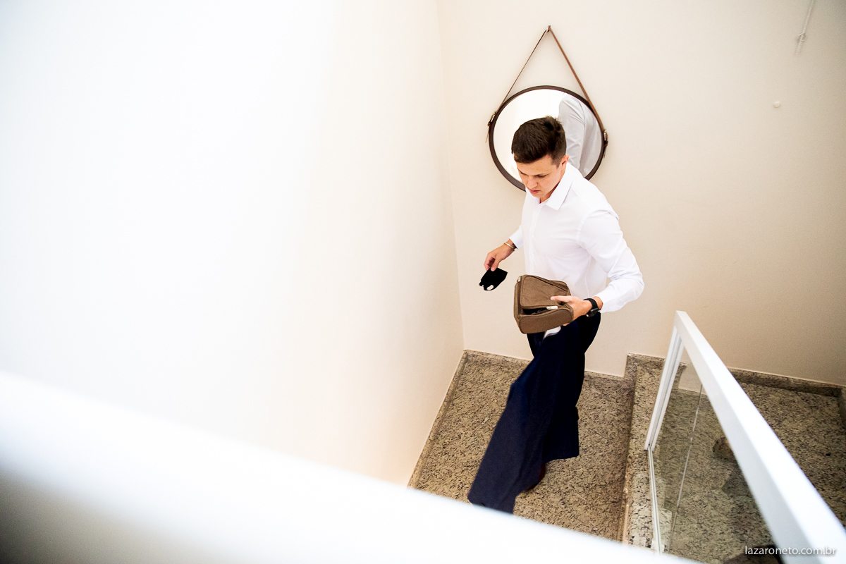 Noivo casa na catedral de Botucatu