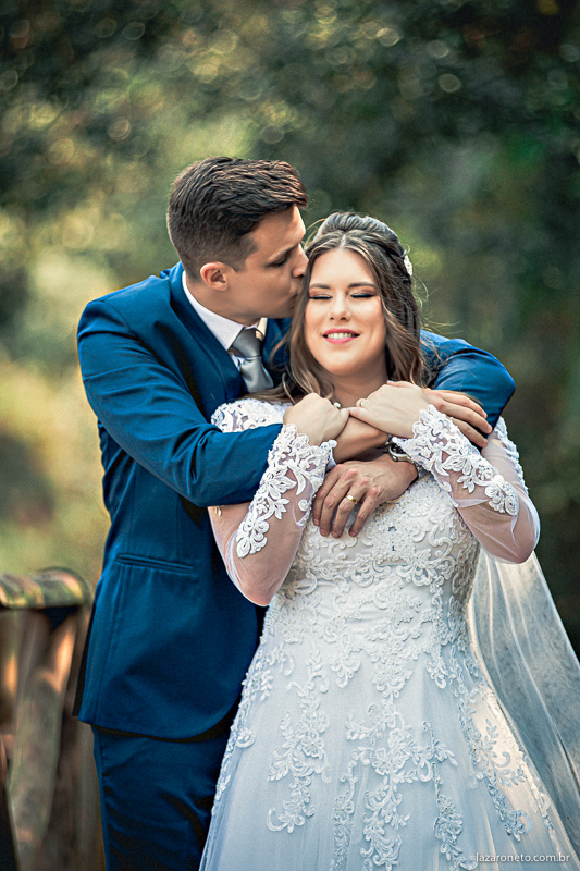 fotografia linda de casal de modelos na cidade de botucatu