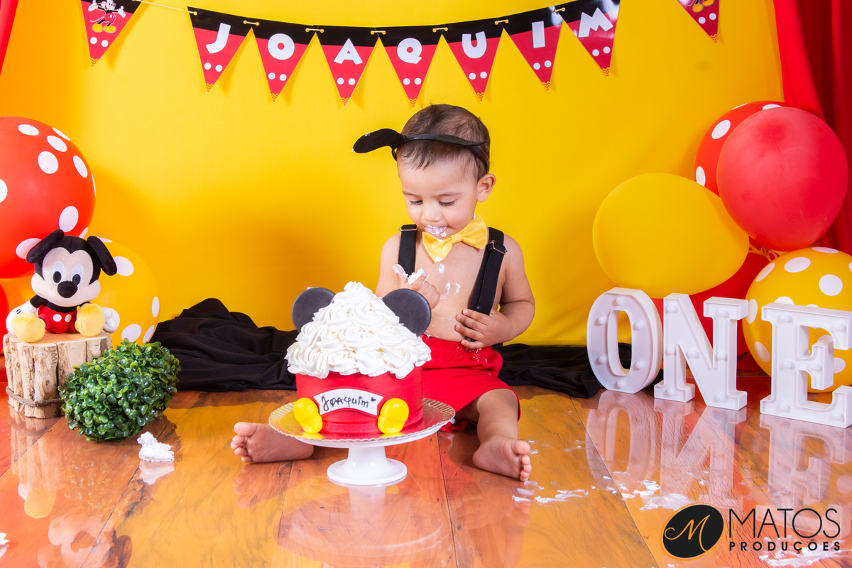 Ensaio fotográfico Smash The Cake em Santos - Ensaio Infantil - Fotografia de Bebês - Cake Smash