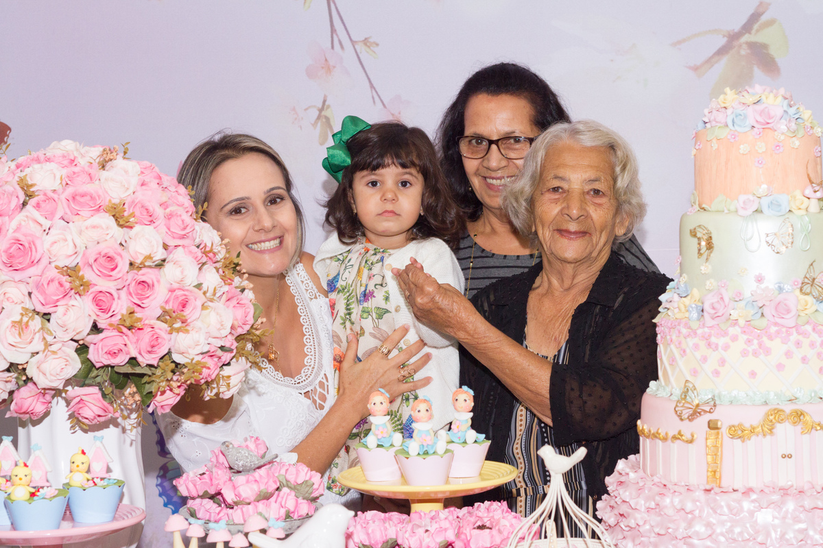 aniversario infantil, menina, jardim, decoração, candy colors, aniversario, diversao, pula pula, piscina de bolinha, sorriso, felicidade, alegria, familia, amigos, sete lagoas, minas gerais, fotografia afetiva, aniversário afetivo, aniversario dois anos 
