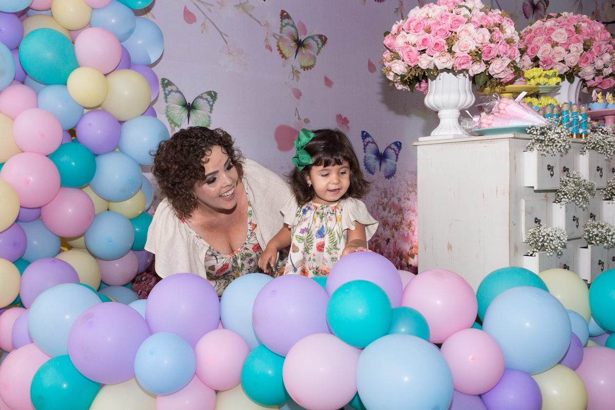 aniversario infantil, menina, jardim, decoração, candy colors, aniversario, diversao, pula pula, piscina de bolinha, sorriso, felicidade, alegria, familia, amigos, sete lagoas, minas gerais, fotografia afetiva, aniversário afetivo, aniversario dois anos 