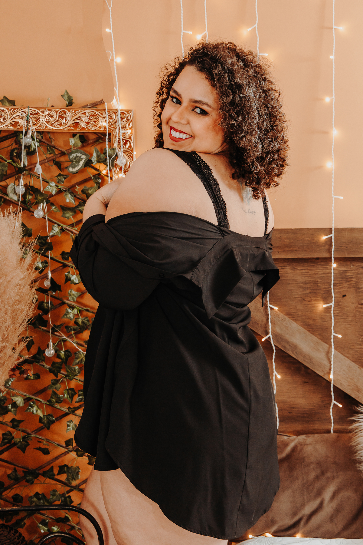 A Aline é uma cliente querida que todos os anos comemora seu ciclo novo de vida com lindas fotos e muita beleza, charme e amor próprio. Amamos o mês de setembro com ela.
