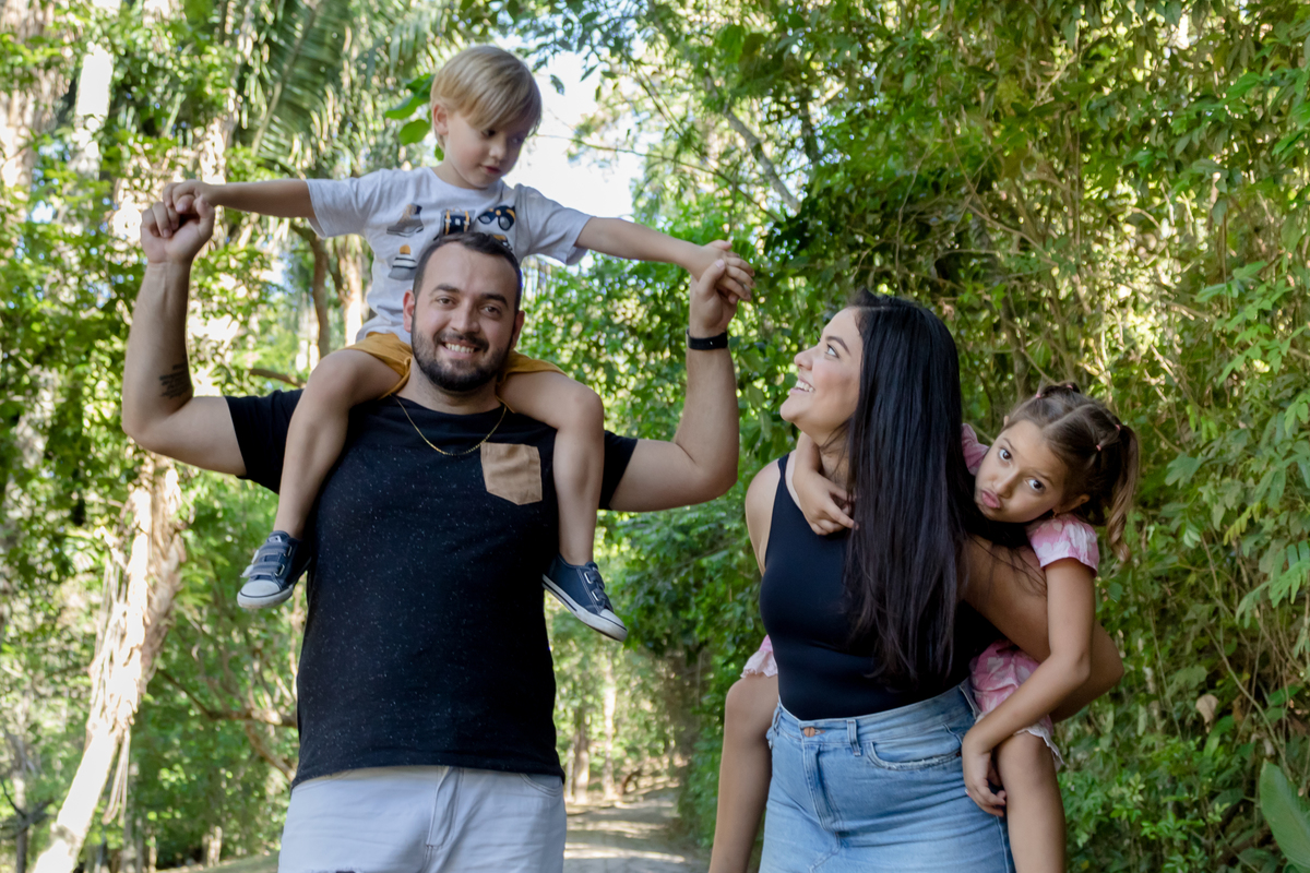 Ensaio de Família no Jardim Botânico de São Paulo; Fotografia Lifestyle; Ana Beatriz Fotografia; Foto espontânea 