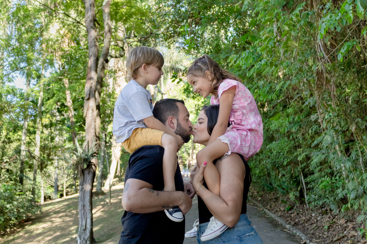 Ensaio de Família no Jardim Botânico de São Paulo; Fotografia Lifestyle; Ana Beatriz Fotografia; Foto espontânea 