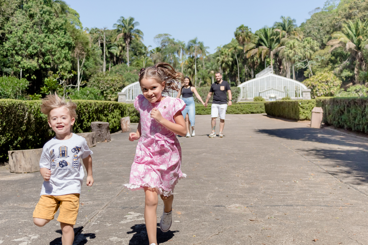 Ensaio de Família no Jardim Botânico de São Paulo; Fotografia Lifestyle; Ana Beatriz Fotografia; Foto espontânea 