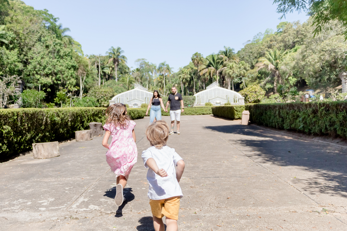 Ensaio de Família no Jardim Botânico de São Paulo; Fotografia Lifestyle; Ana Beatriz Fotografia; Foto espontânea 