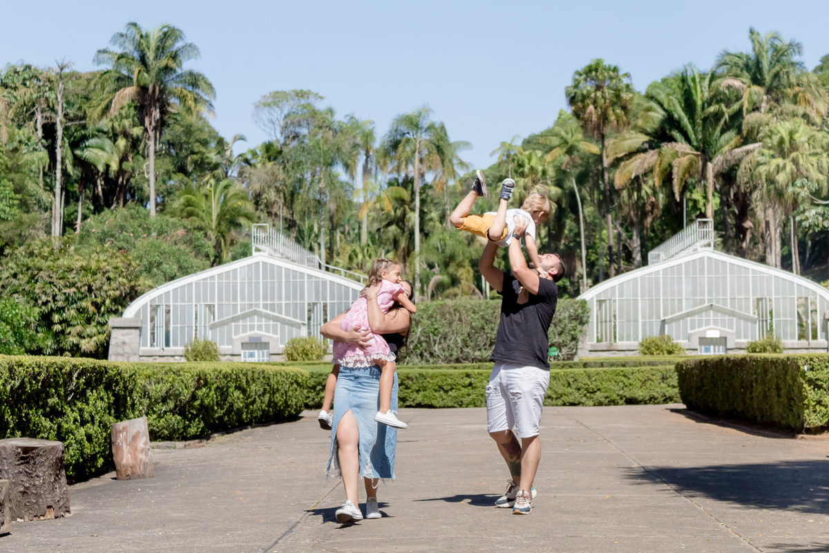 Ensaio de Família no Jardim Botânico de São Paulo; Fotografia Lifestyle; Ana Beatriz Fotografia; Foto espontânea 