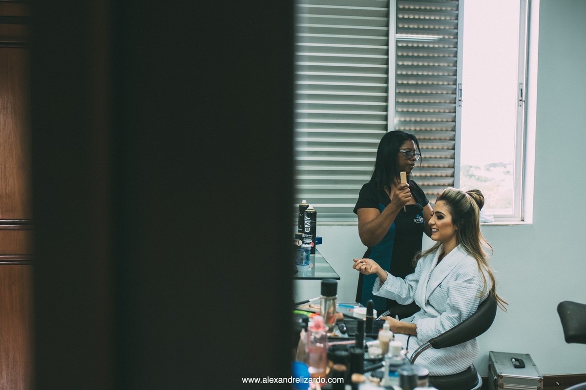 ultimos minutos de prepara&ccedil;&atilde;o da noiva