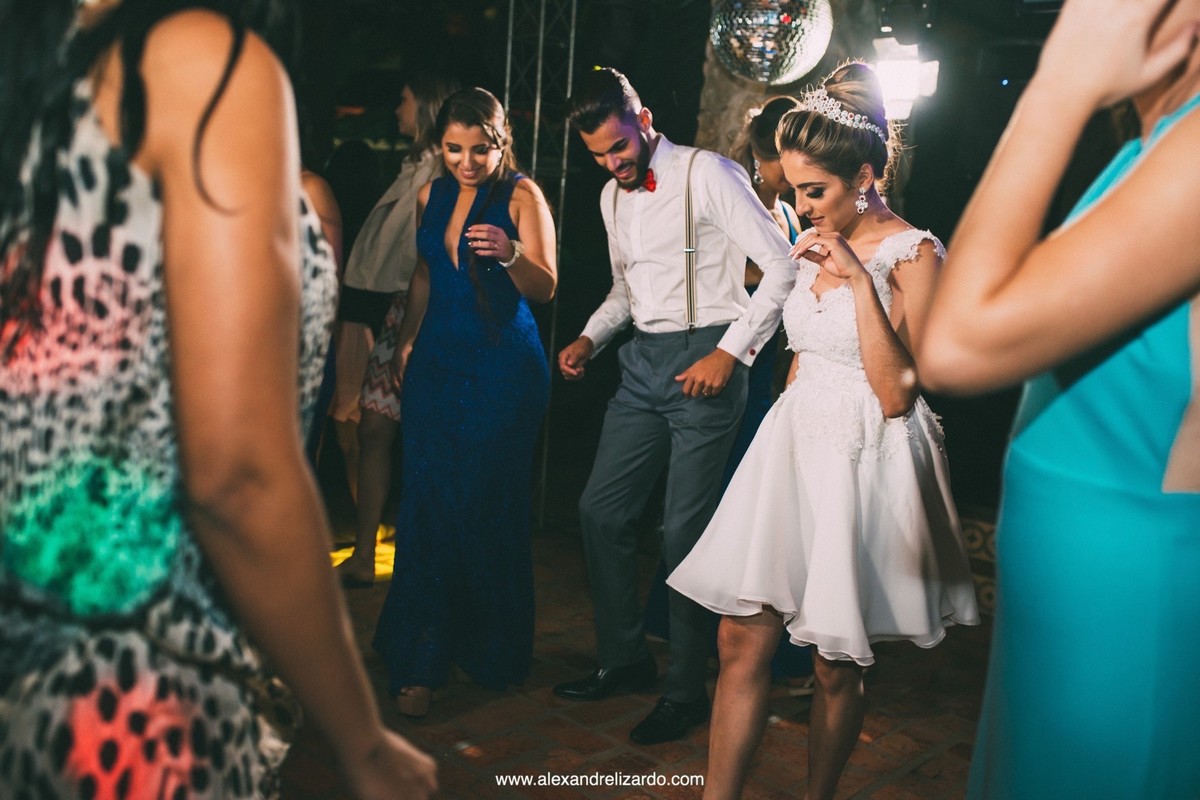 duelo de passinho em casamento de dia