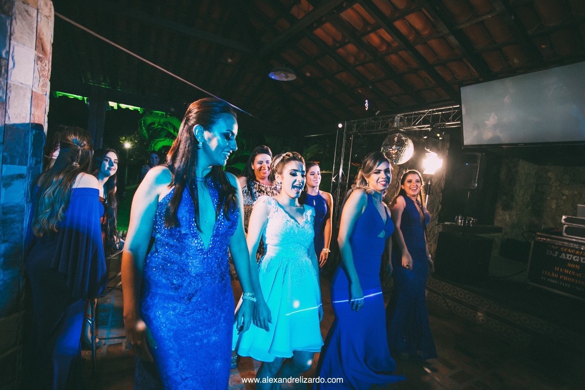 noiva dan&ccedil;ando