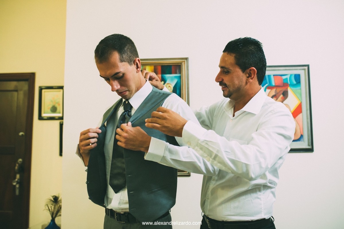 noivo se arrumando