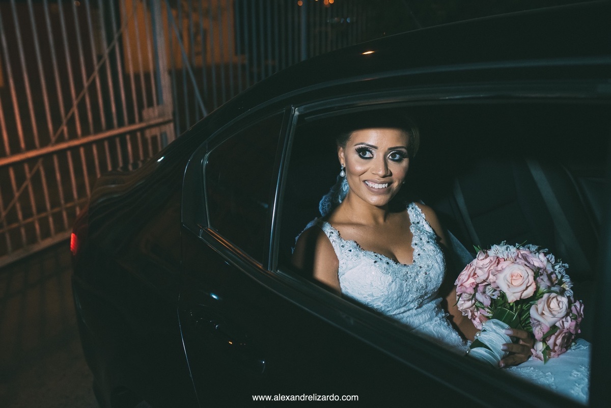 noiva no carro