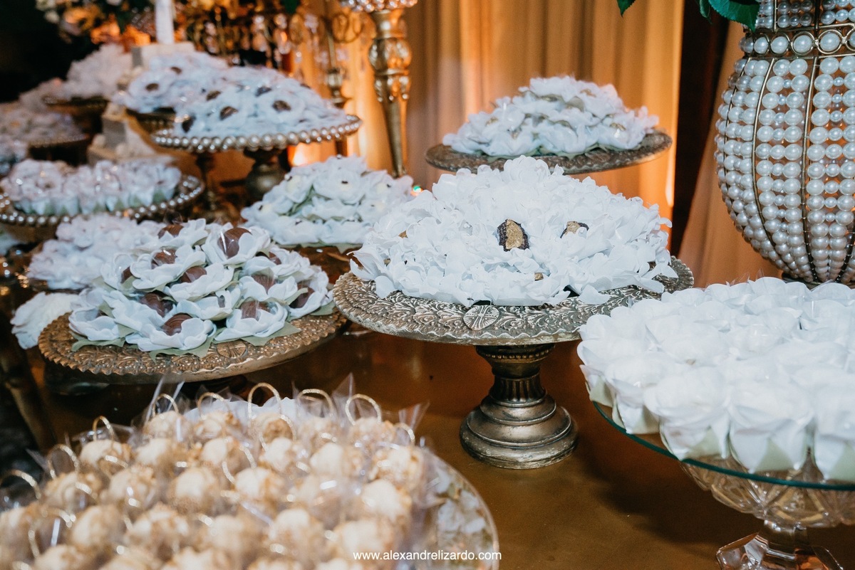 mesa de bolo com docinho