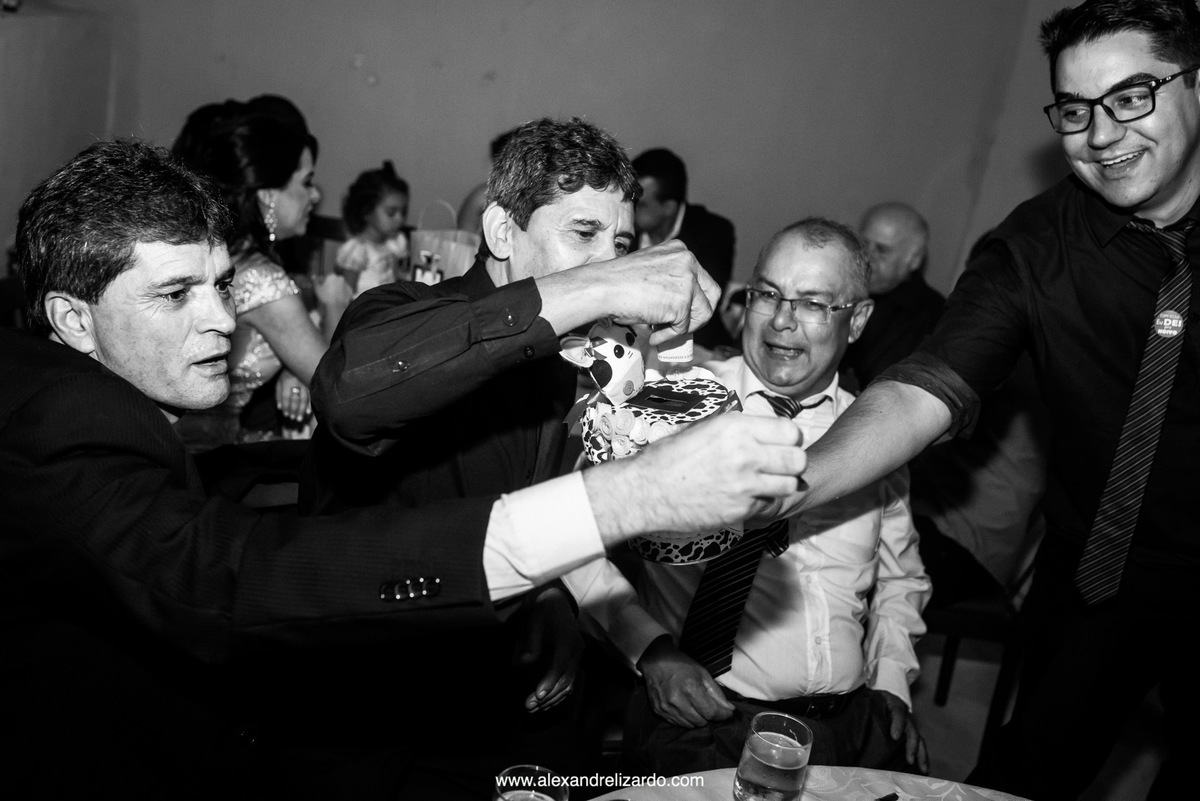 arrecadando dinheiro para o casal