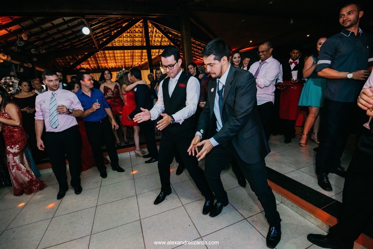 noivo dançando