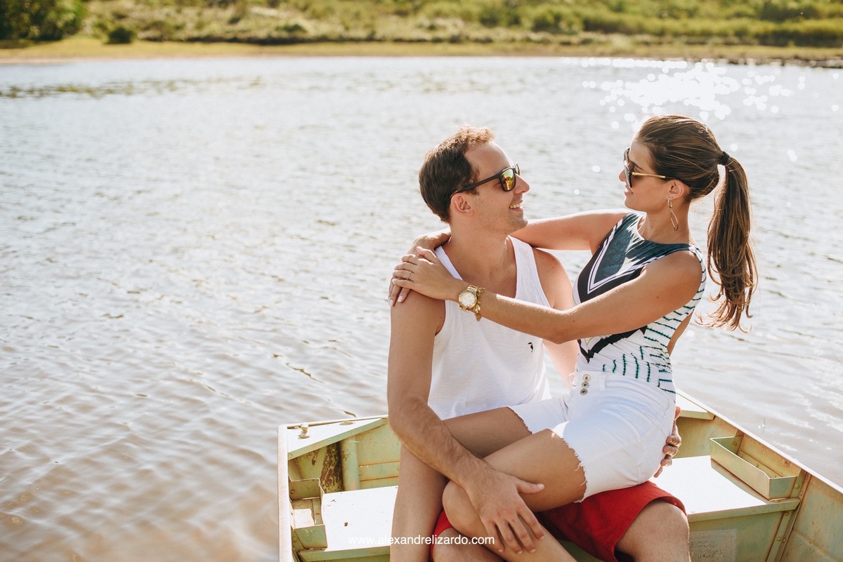 casal no barquinho em lapinha da serra