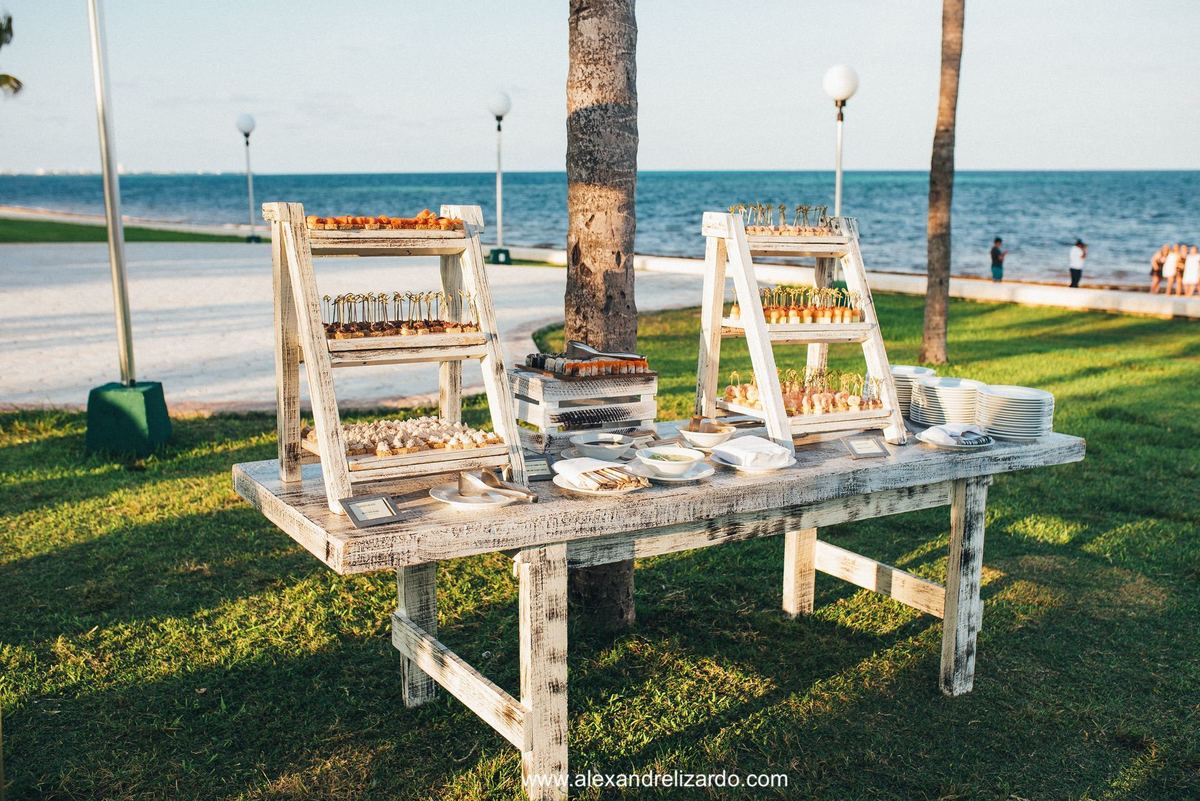 casamento na praia no final da tarde