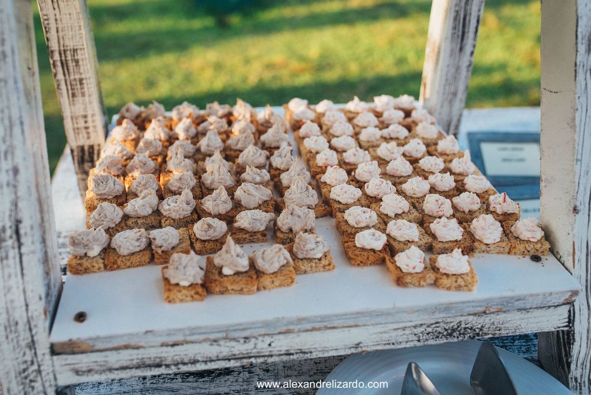 doces de casamento na praia
