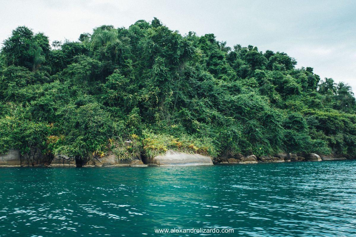 passeio de lancha em paraty