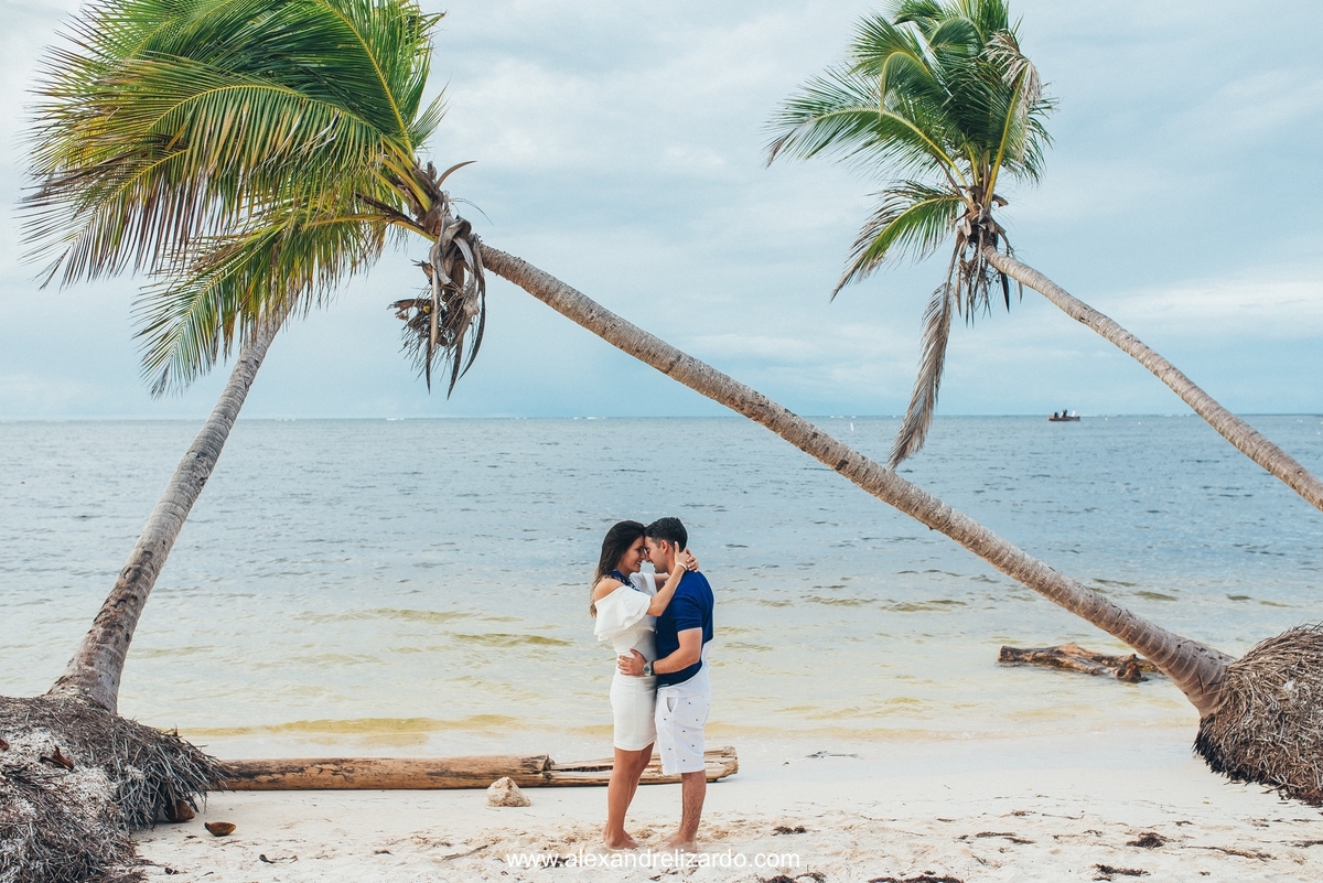 pedido de casamento na praia de punta cana, republica dominicana