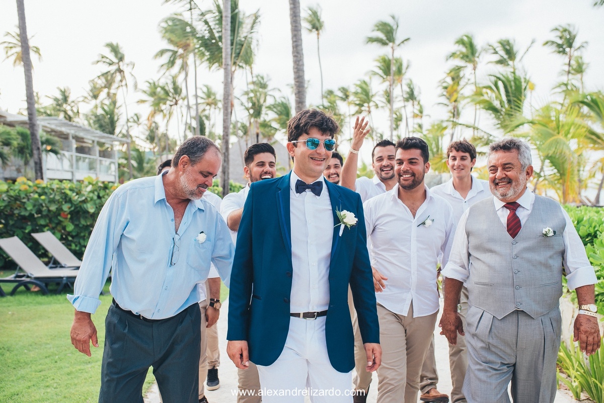 noivo chegando para cerimonia