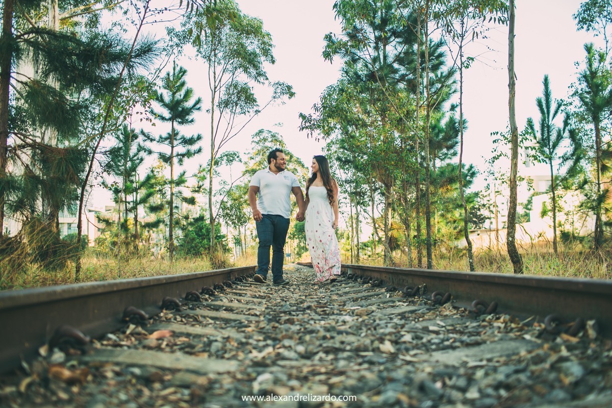 ensaio fotografico na linha de trem em nova lima