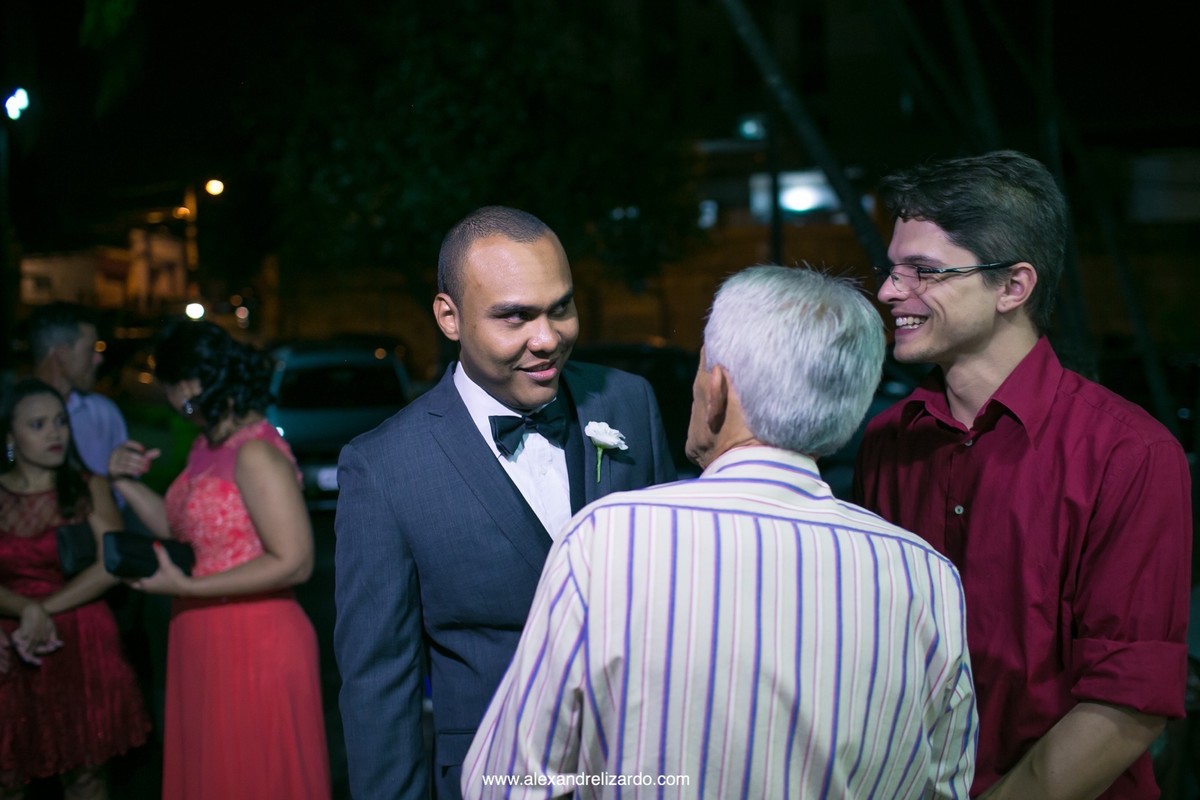 noivo com os convidados