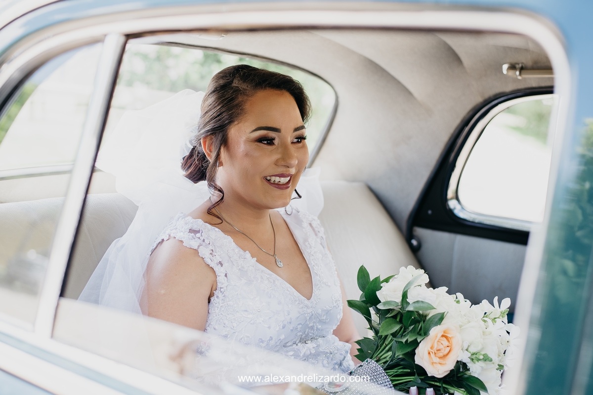 noiva no carro