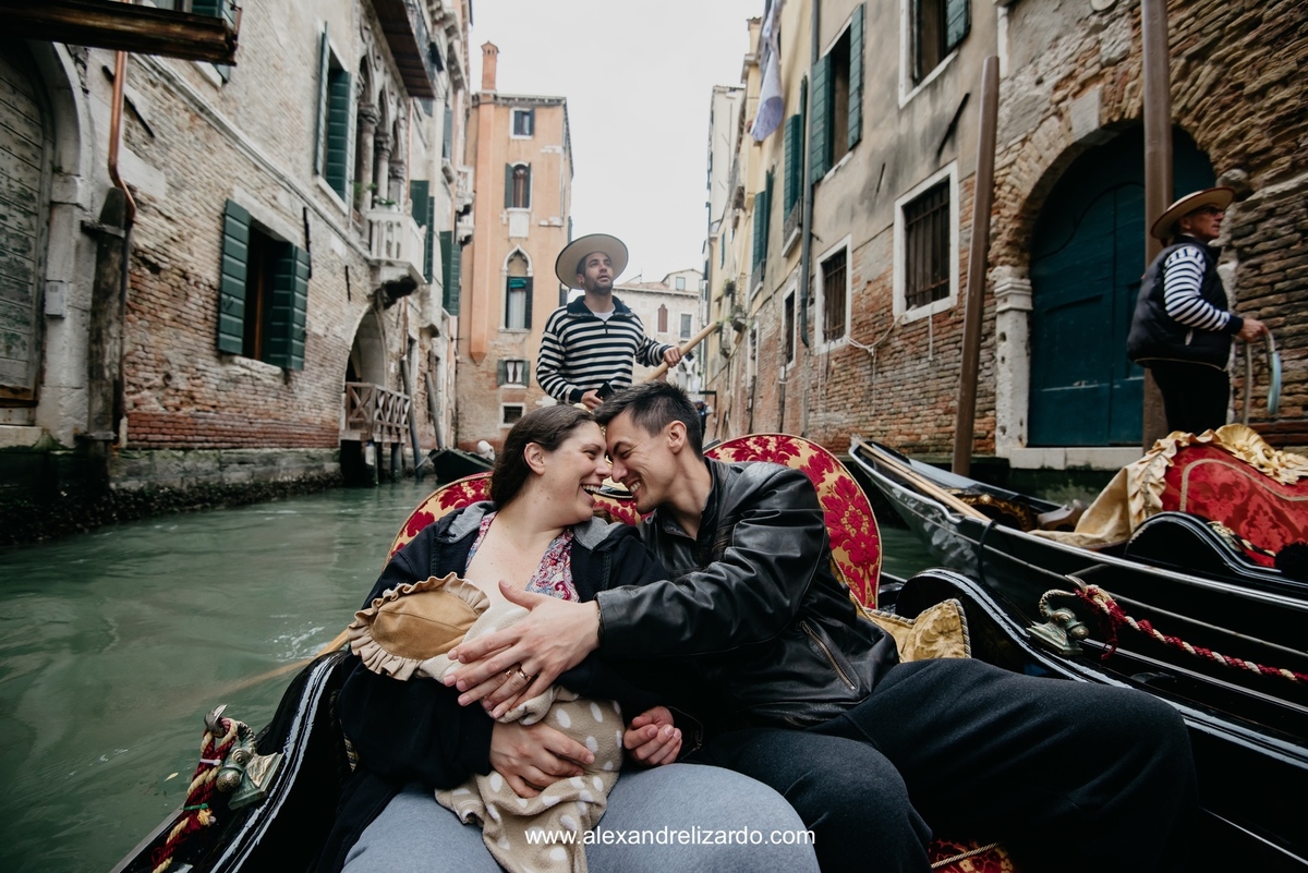 Passeio de gôndola por Veneza