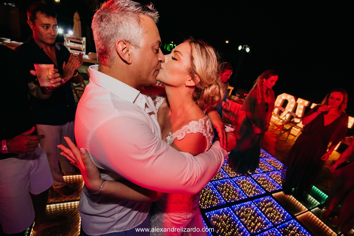 casal na pista de dança