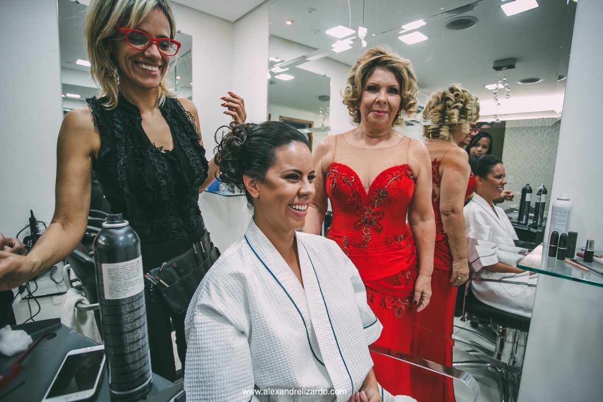 noiva feliz no making of