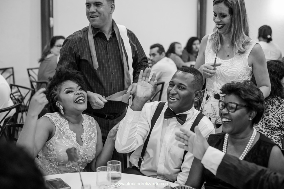 corte da gravata do noivo