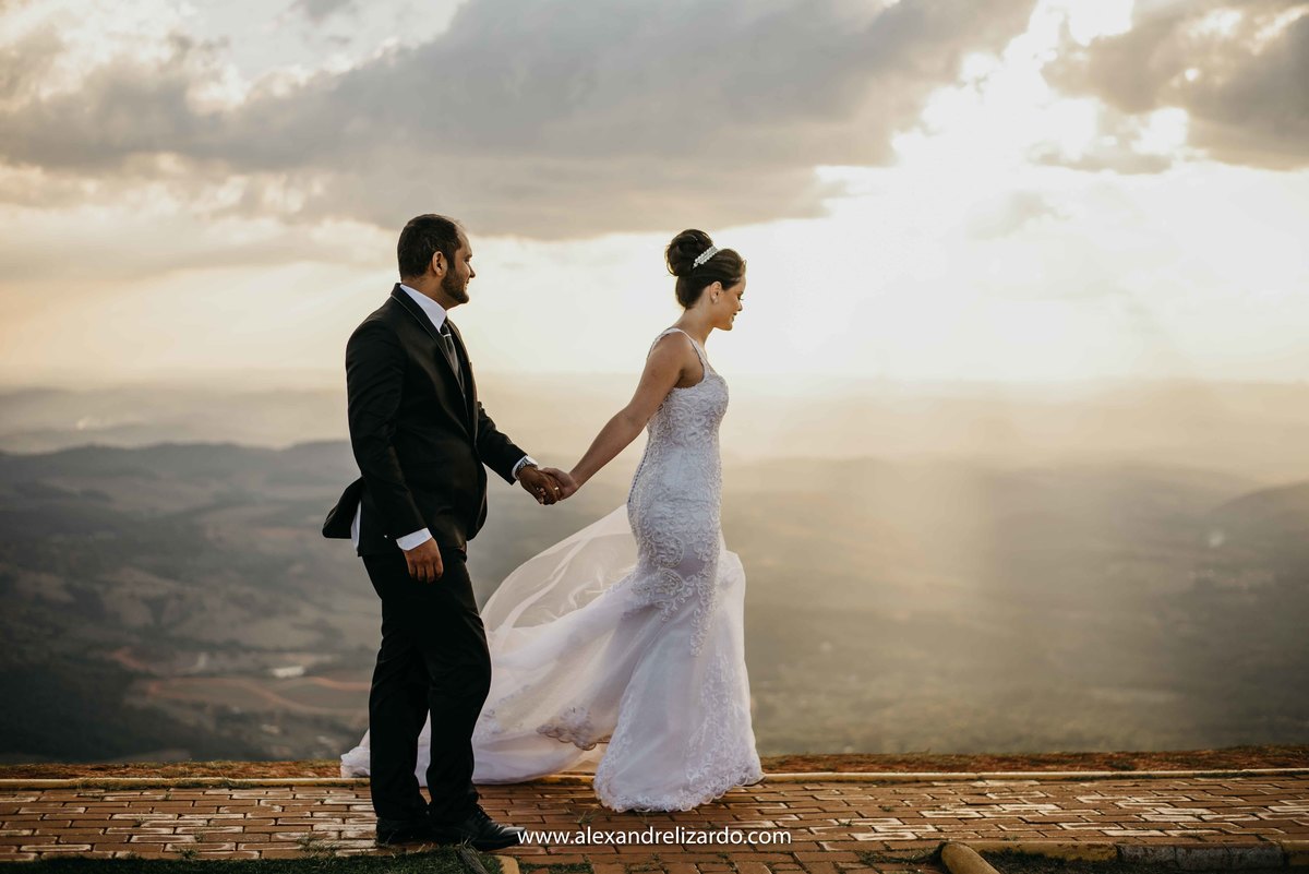 Pós wedding, alexandre lizardo fotografia, pós casamento, vestido, noiva, dress, belo horizonte, fotógrafo de casamento, fotografia de casamento, bh, minas gerais, mg, lugares para fotografar em belo horizonte, topo do mundo, ensaio, casal