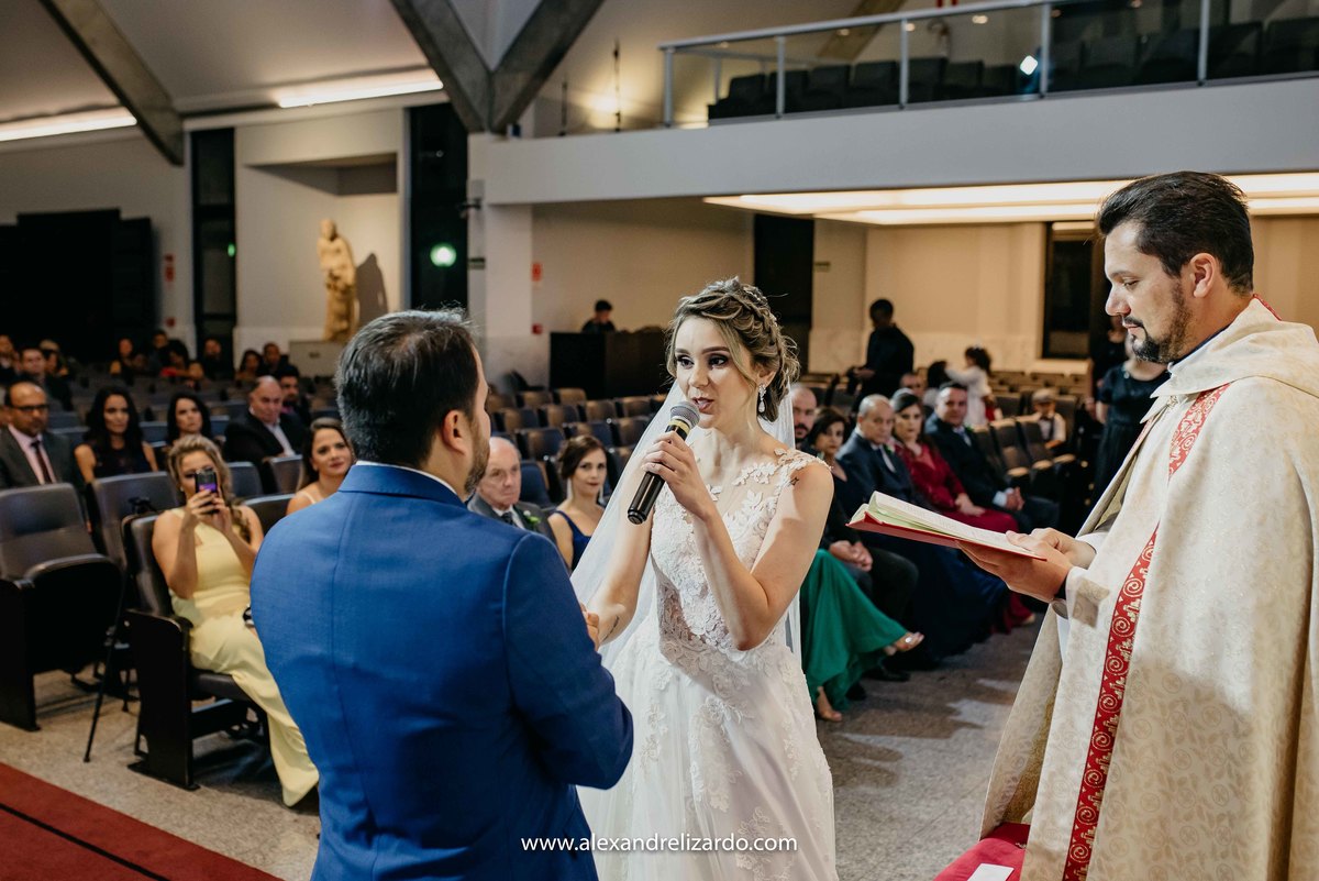 Fotografo de casamento, fotografia de casamento, bh, Belo Horizonte, Brasil, São Paulo, noiva, noivo, casamento, blog, dicas, melhores fotógrafos, maquiagem, make, Alexandre Lizardo, foto, vestido de noiva, bh casamentos, photo, casamento noite, igreja