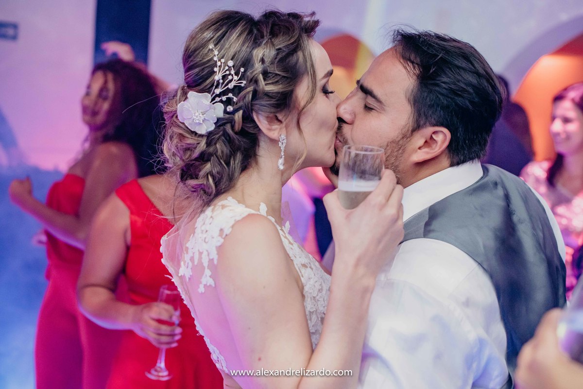 Fotografo de casamento, fotografia de casamento, bh, Belo Horizonte, Brasil, São Paulo, noiva, noivo, casamento, blog, dicas, melhores fotógrafos, maquiagem, make, Alexandre Lizardo, foto, vestido de noiva, bh casamentos, photo, casamento noite, igreja