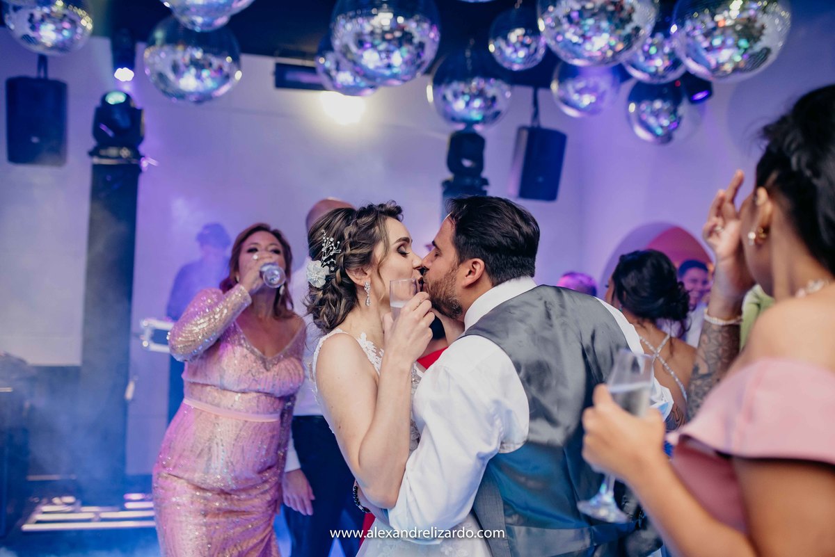 Fotografo de casamento, fotografia de casamento, bh, Belo Horizonte, Brasil, São Paulo, noiva, noivo, casamento, blog, dicas, melhores fotógrafos, maquiagem, make, Alexandre Lizardo, foto, vestido de noiva, bh casamentos, photo, casamento noite, igreja