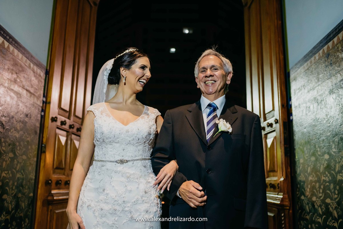 Fotografo de casamento, fotografia de casamento, bh, Belo Horizonte, Brasil, São Paulo, noiva, blog, dicas, melhores fotógrafos, Alexandre Lizardo, foto, photo, casamento na igreja, Minas Gerais, destination, Wedding, make, bride, make up, vestido, Dress