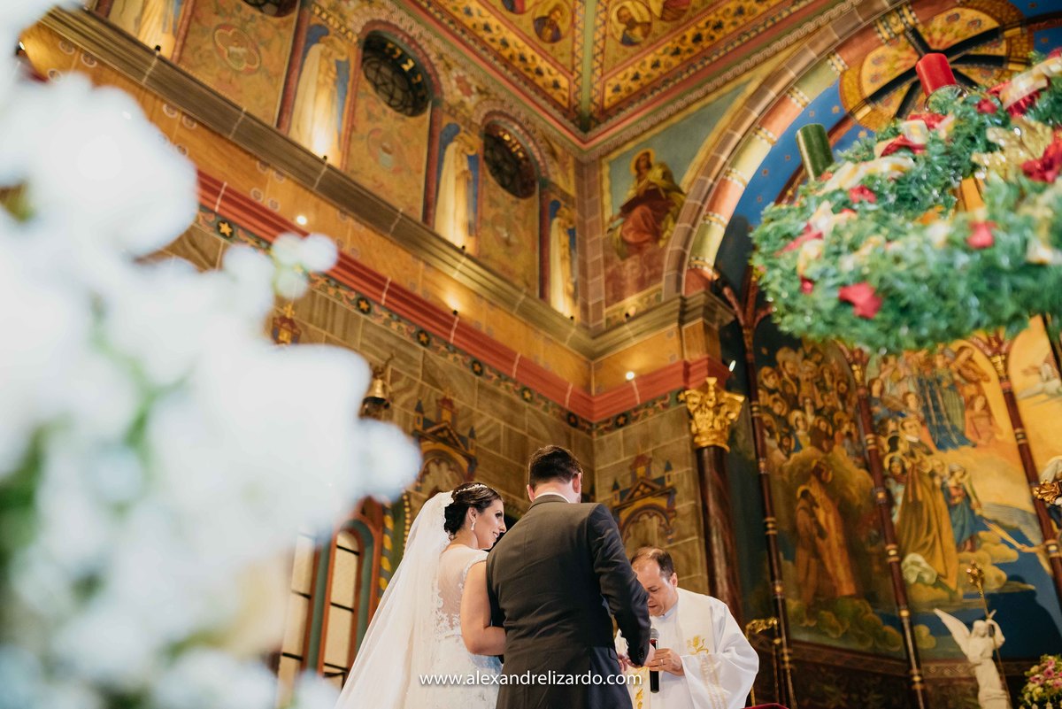 Fotografo de casamento, fotografia de casamento, bh, Belo Horizonte, Brasil, São Paulo, noiva, blog, dicas, melhores fotógrafos, Alexandre Lizardo, foto, photo, casamento na igreja, Minas Gerais, destination, Wedding, make, bride, make up, vestido, Dress