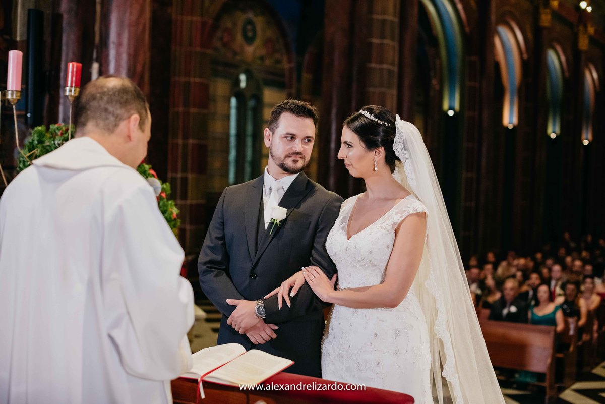 Fotografo de casamento, fotografia de casamento, bh, Belo Horizonte, Brasil, São Paulo, noiva, blog, dicas, melhores fotógrafos, Alexandre Lizardo, foto, photo, casamento na igreja, Minas Gerais, destination, Wedding, make, bride, make up, vestido, Dress