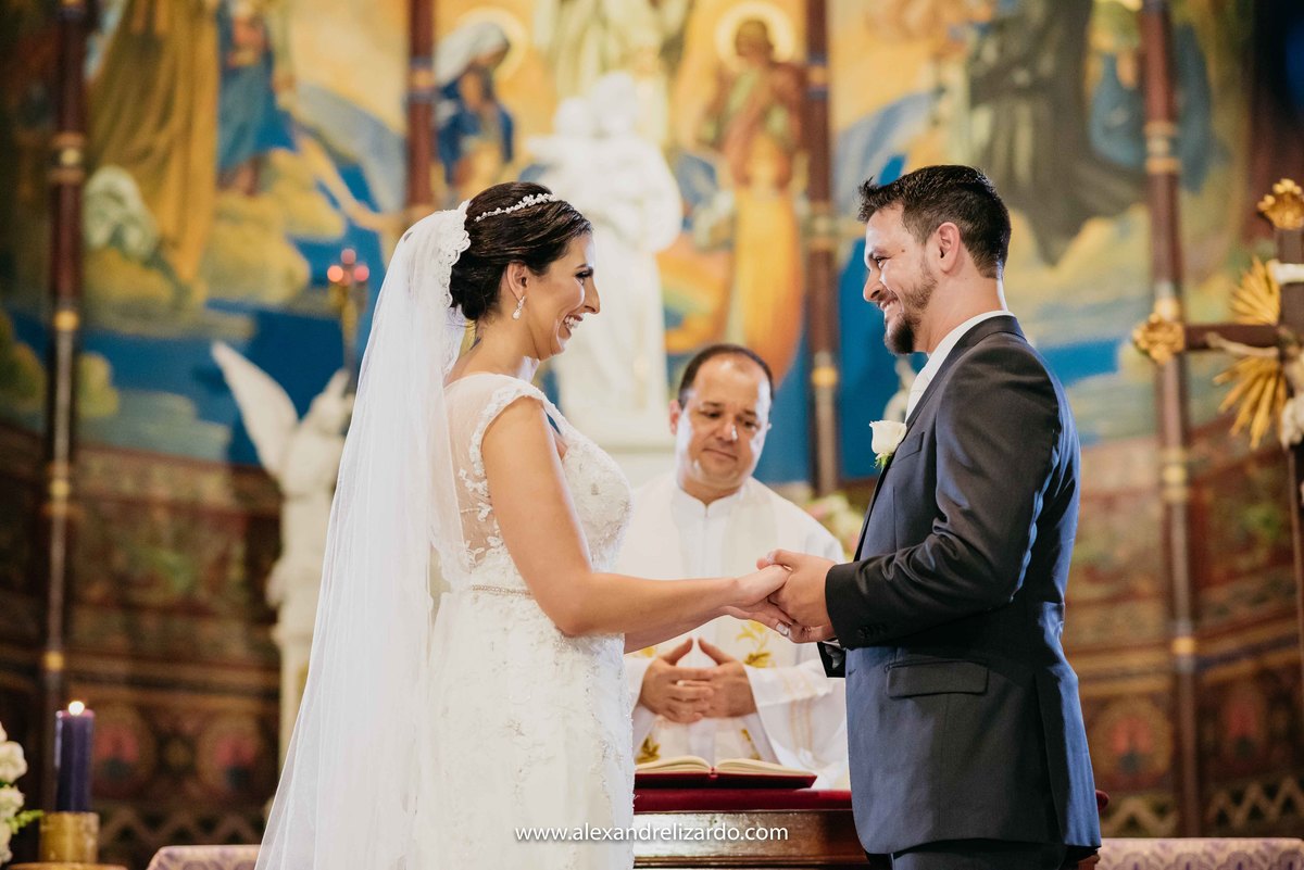 Fotografo de casamento, fotografia de casamento, bh, Belo Horizonte, Brasil, São Paulo, noiva, blog, dicas, melhores fotógrafos, Alexandre Lizardo, foto, photo, casamento na igreja, Minas Gerais, destination, Wedding, make, bride, make up, vestido, Dress