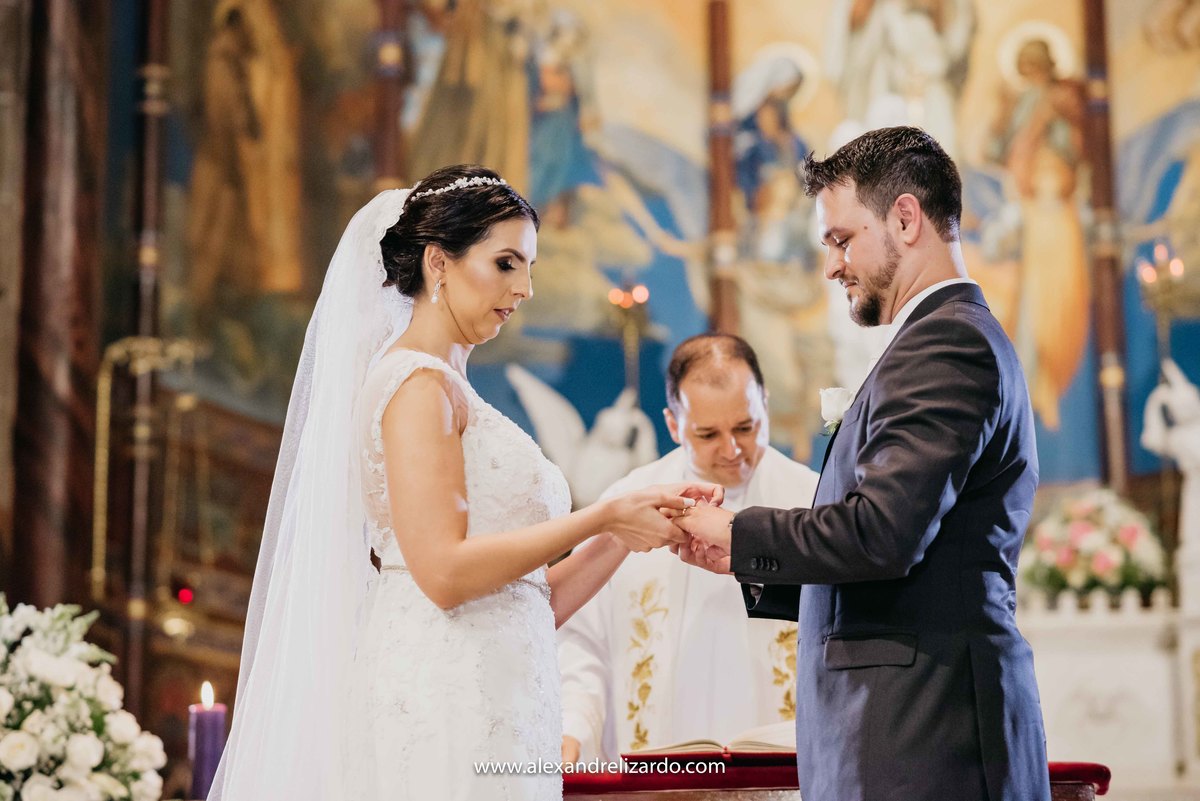 Fotografo de casamento, fotografia de casamento, bh, Belo Horizonte, Brasil, São Paulo, noiva, blog, dicas, melhores fotógrafos, Alexandre Lizardo, foto, photo, casamento na igreja, Minas Gerais, destination, Wedding, make, bride, make up, vestido, Dress