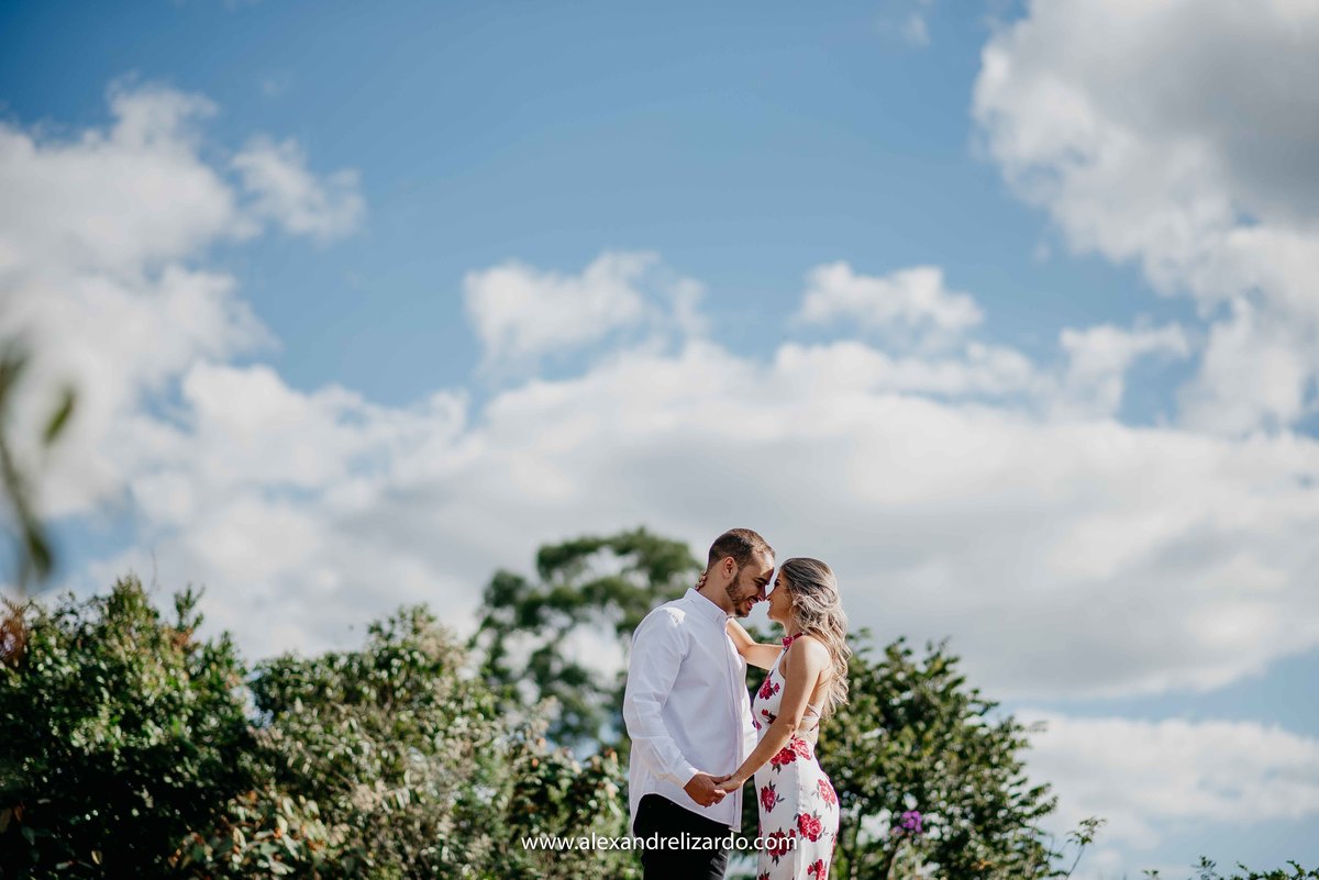 Fotógrafo de casamento, fotografia de casamento, bh, Belo Horizonte, brasil, Minas Gerais, lavras novas, destination Wedding, noivas, blog, dicas, Alexandre Lizardo, mg, pre Wedding, pre casamento, local para fotografar, roupas, noiva, maquiagem, makeup