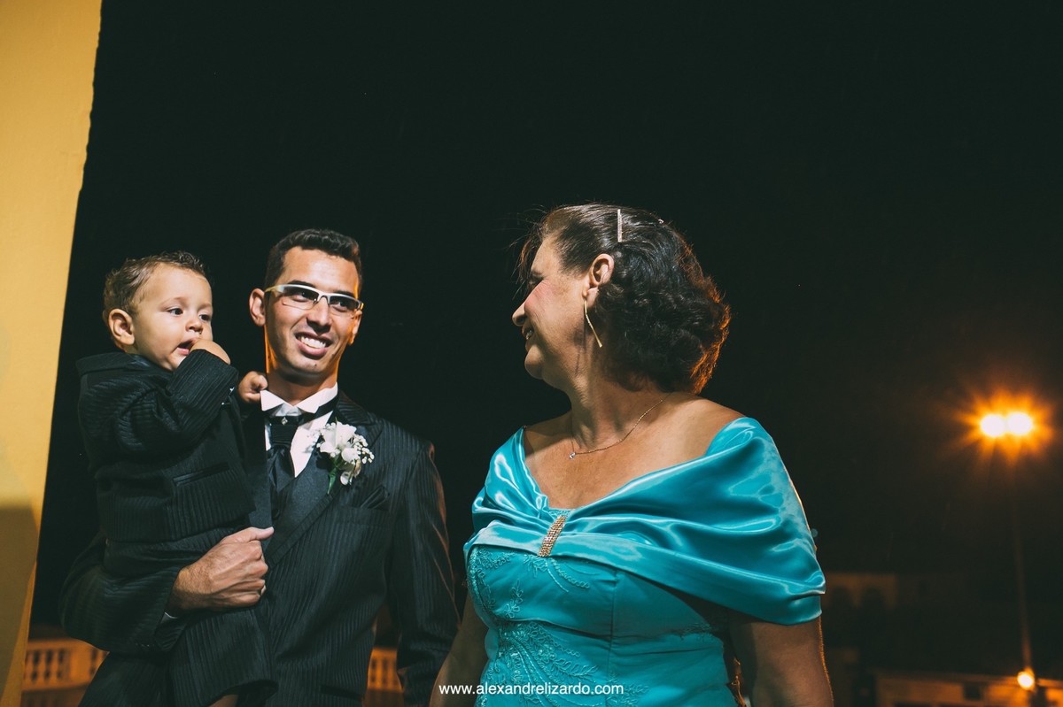 filho do noivo no casamento