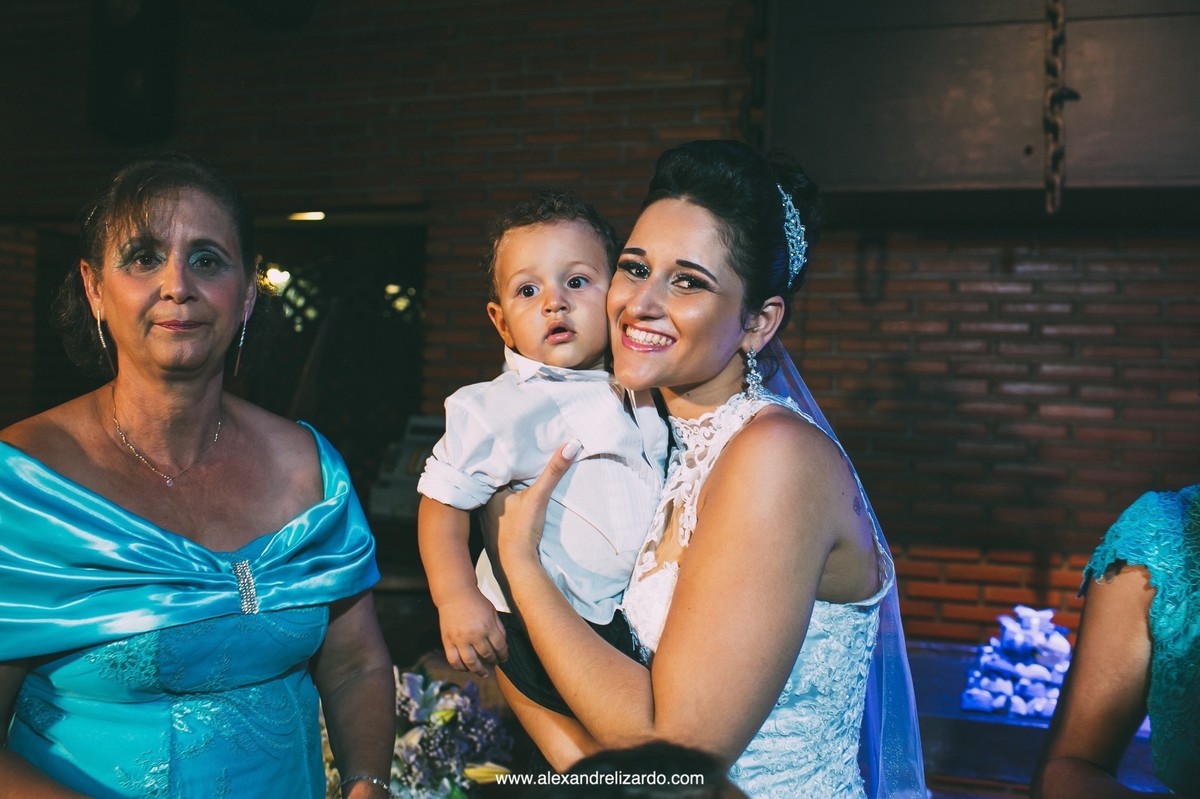 Filho da noiva no casamento