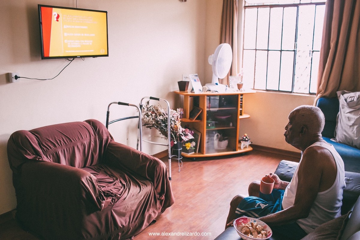 tomando café e vendo Ana Maria Braga