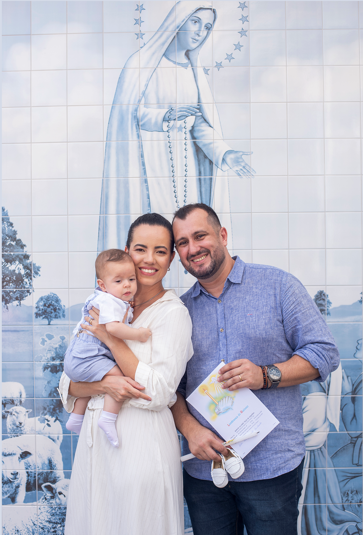 Fotografia de batismo em frente a igreja Nossa Senhora de Fátima em São José dos Campos