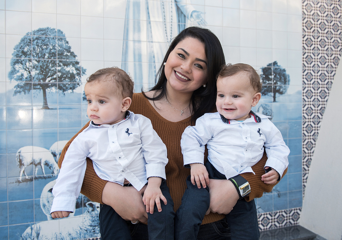 Gêmeos na igreja do Fátima