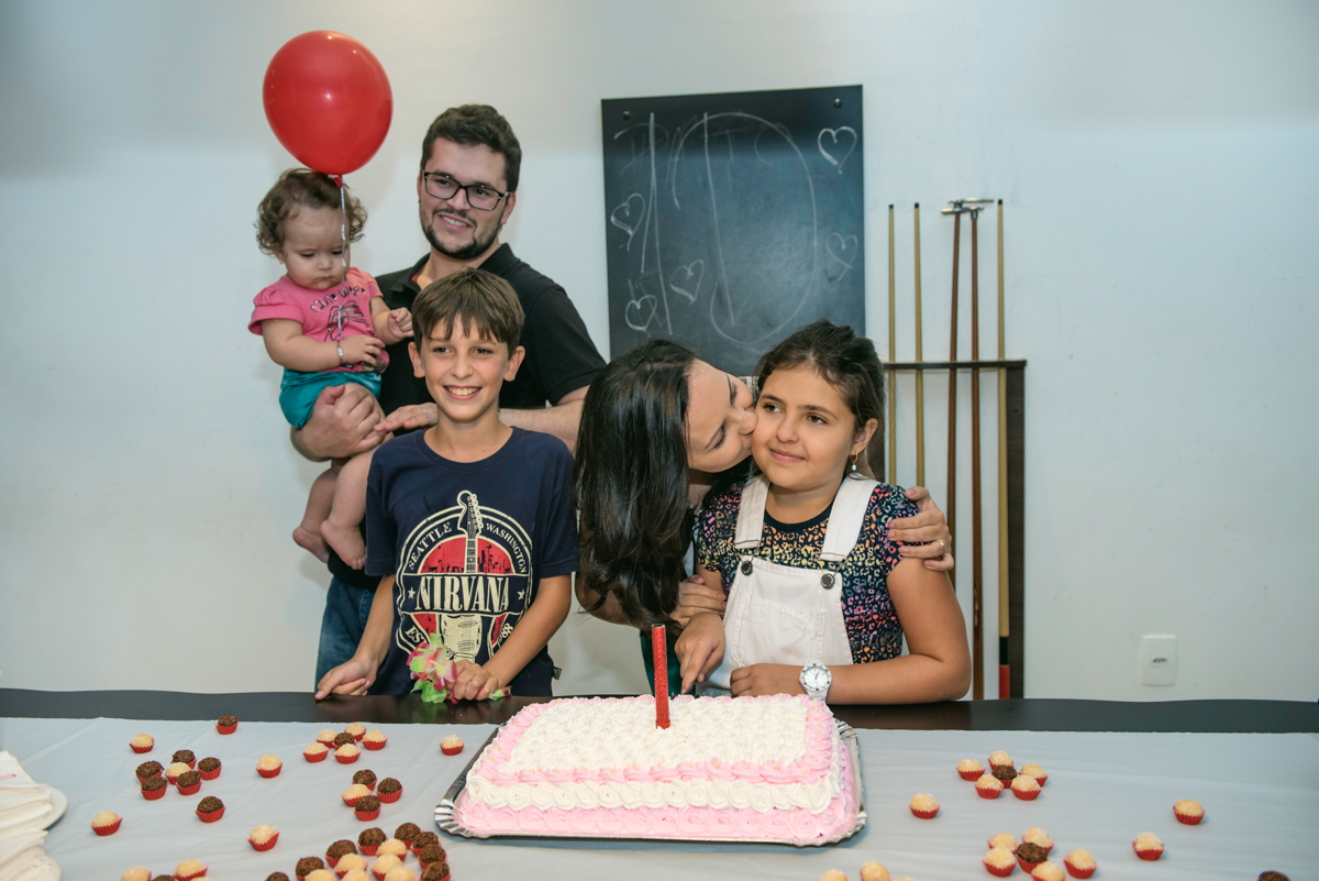 bolo de aniversário e beijo da mamy