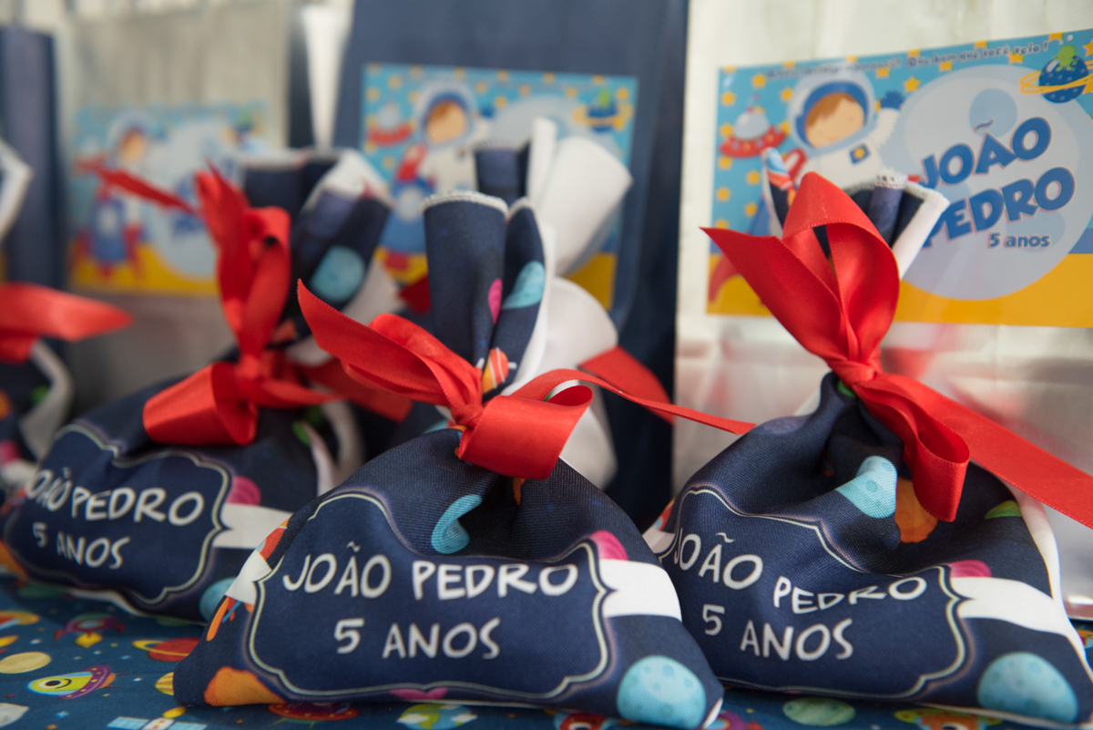 João Pedro e lembrancinhas