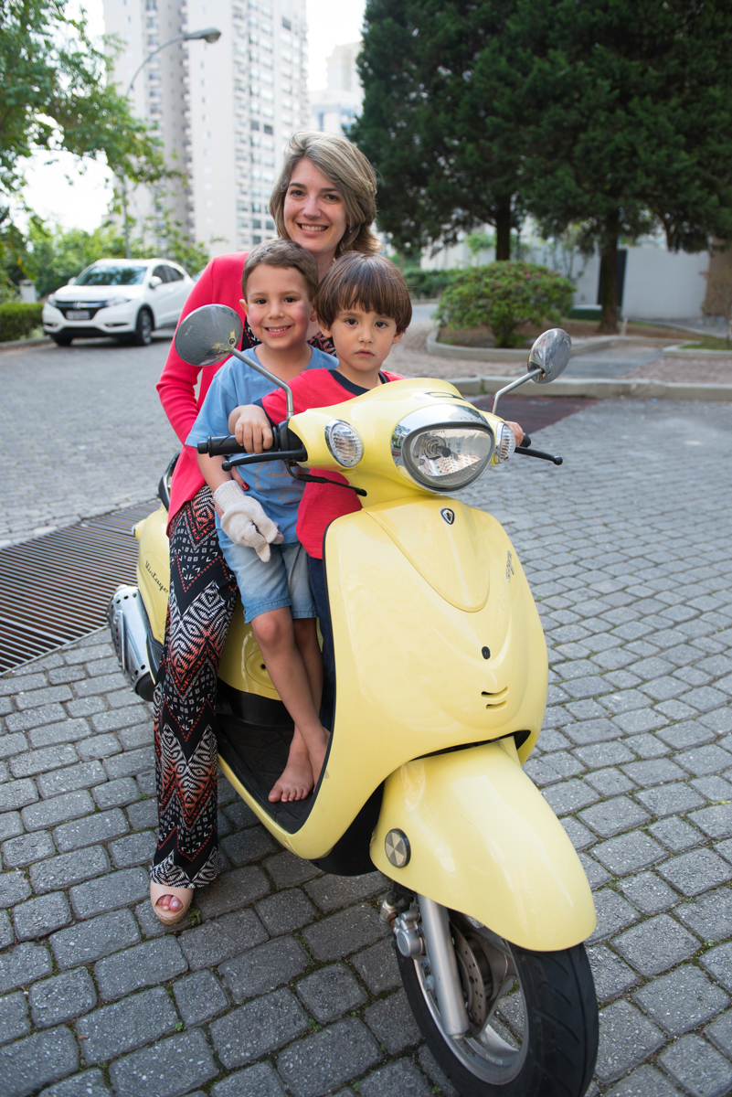 scooter, trotineta,ameija, amêijoa, amêijoa, sernambi,motoneta, vespa,lambreta o que será isto?